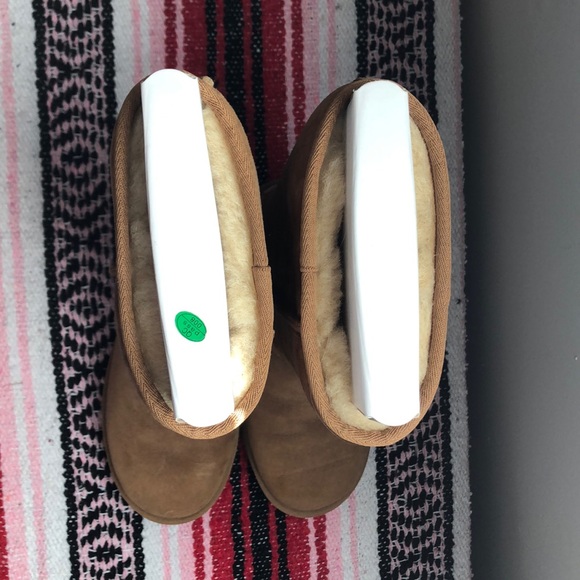 Size 7 Classic Tall II Ugg boot in color Chestnut - Picture 6 of 7